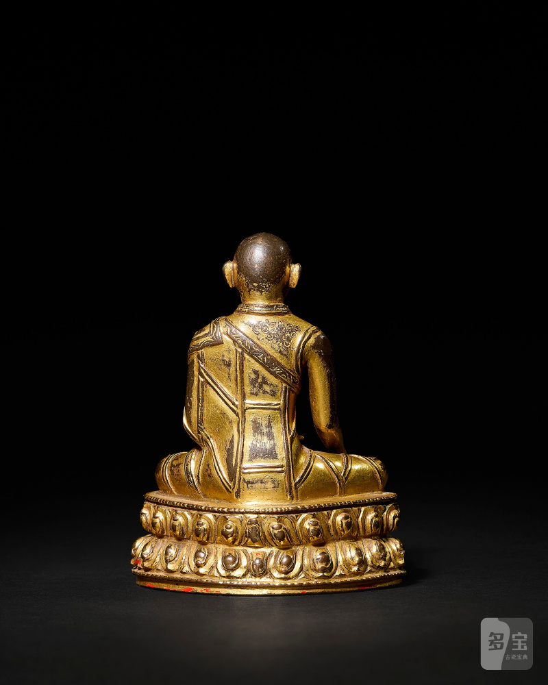 STATUE DE LAMA KAGYU EN ALLIAGE DE CUIVRE DORÉ  TIBET, XIIIE-XIVE SIÈCLE - 图4